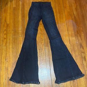 Show me your mumu extreme flare. Size 00-0 dark denim. Lots of stretch.